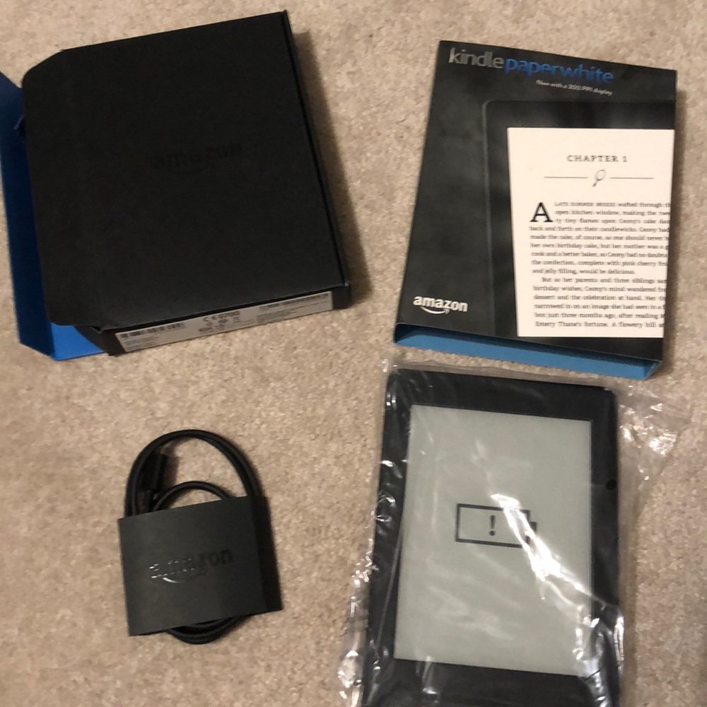 Amazon Kindle paper white new with box and case